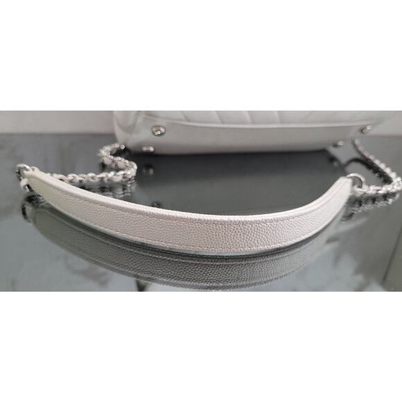 Chanel Small 24cm Coco Handle in Chevron Quilted Pearly White Caviar Bag - Picture 3 of 11